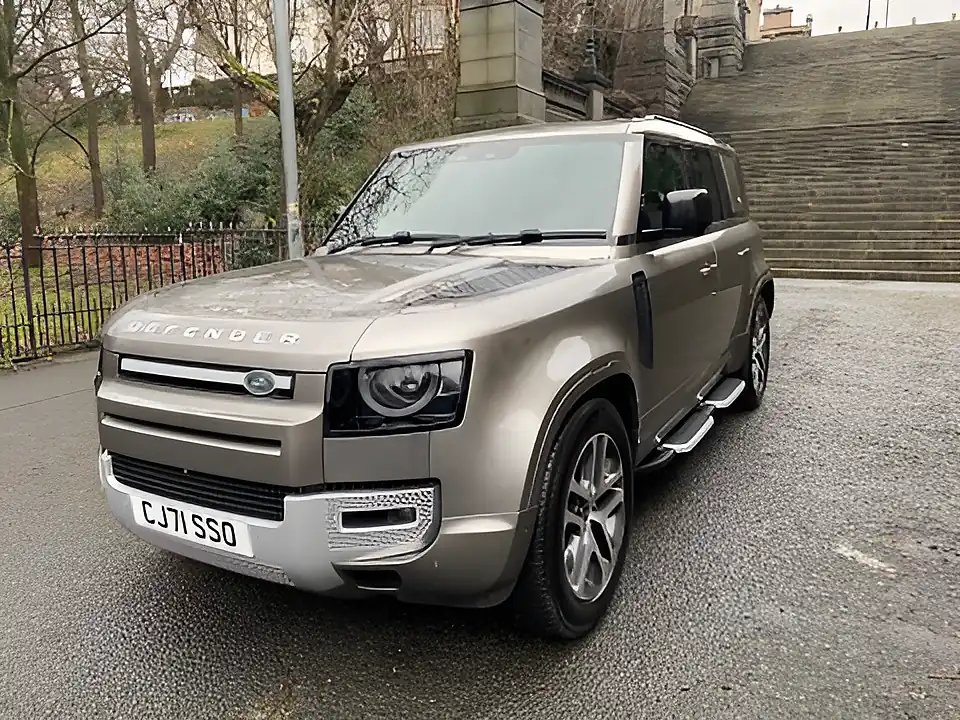 Used 2022 Land Rover Defender Xs Edition Silicon Silver - Interior and Exterior details 14