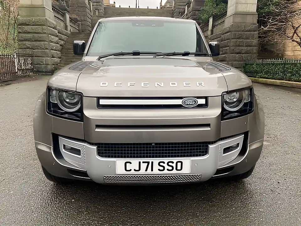 Used 2022 Land Rover Defender Xs Edition Silicon Silver - Interior and Exterior details 17