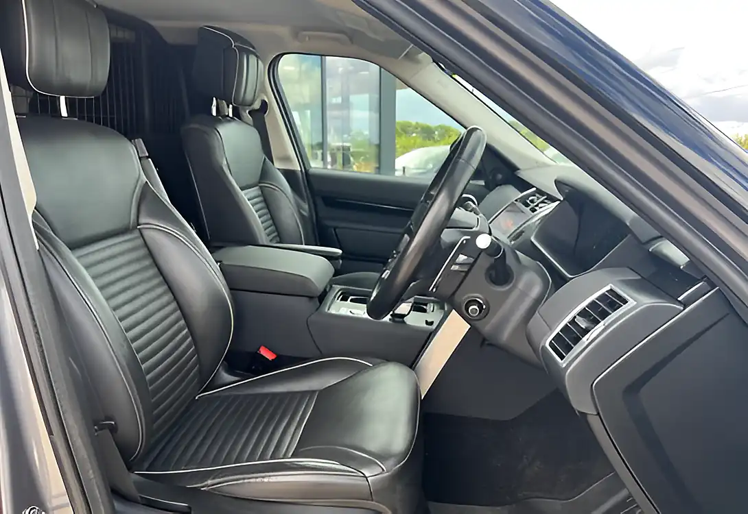 Used 2022 Land Rover Discovery Hse Eiger Grey/Black Roof - Interior and Exterior details 12