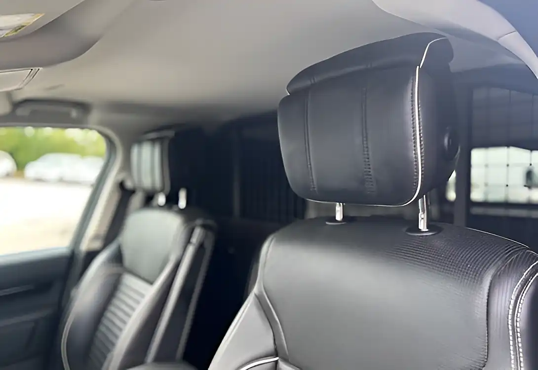 Used 2022 Land Rover Discovery Hse Eiger Grey/Black Roof - Interior and Exterior details 15