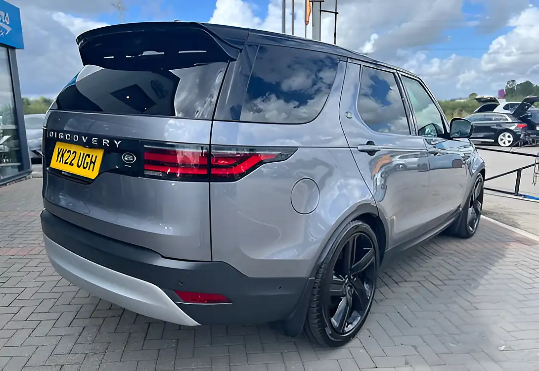 Used 2022 Land Rover Discovery Hse Eiger Grey/Black Roof - Interior and Exterior details 6