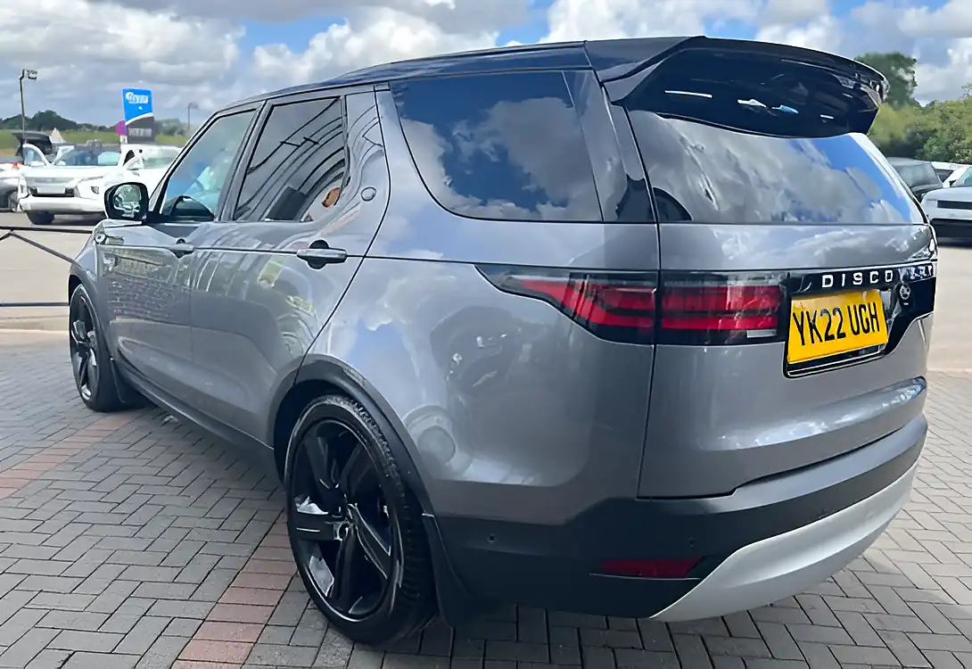 Used 2022 Land Rover Discovery Hse Eiger Grey/Black Roof - Interior and Exterior details 8