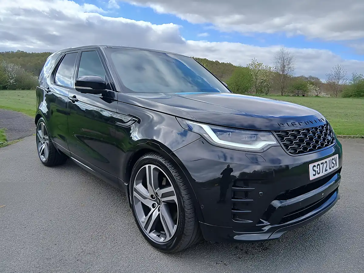 Used 2022 Land Rover Discovery R-Dynamic Hse Black - Front View