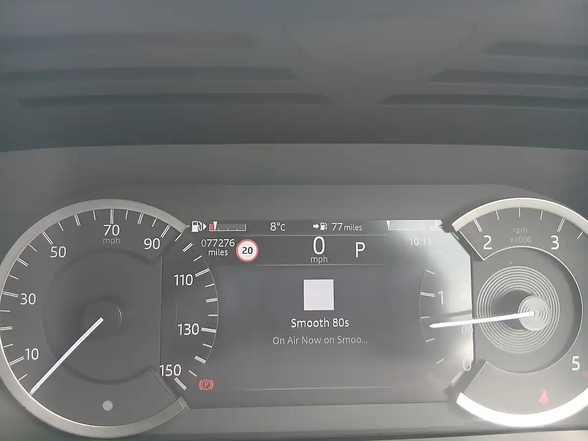 Used 2022 Land Rover Discovery R-Dynamic Hse Black - Interior and Exterior details 10