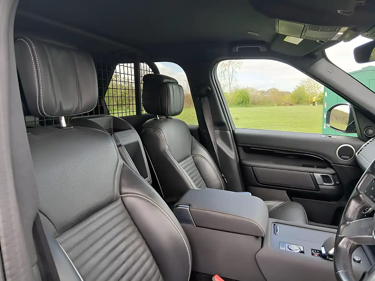 Used 2022 Land Rover Discovery R-Dynamic Hse Black - Interior and Exterior details 13