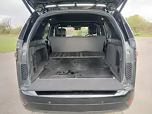Used 2022 Land Rover Discovery R-Dynamic Hse Black - Interior and Exterior details 17