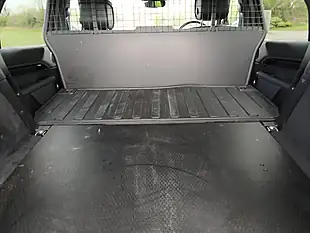 Used 2022 Land Rover Discovery R-Dynamic Hse Black - Interior and Exterior details 18