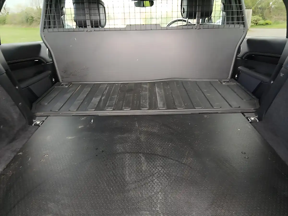 Used 2022 Land Rover Discovery R-Dynamic Hse Black - Interior and Exterior details 18