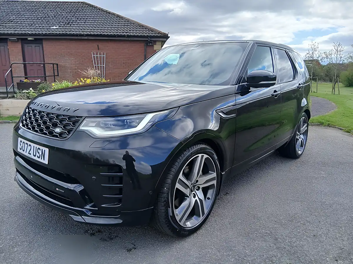 Used 2022 Land Rover Discovery R-Dynamic Hse Black - Interior and Exterior details 3