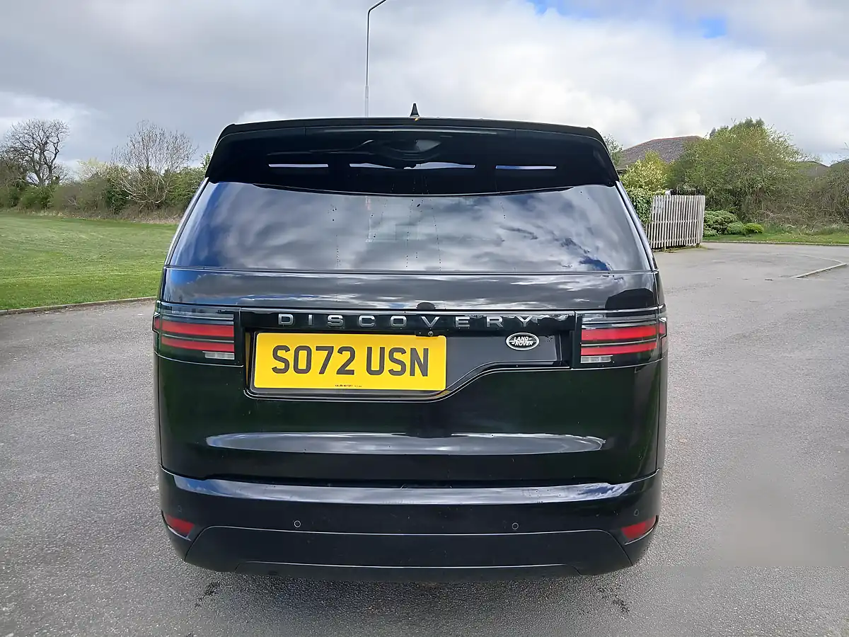 Used 2022 Land Rover Discovery R-Dynamic Hse Black - Interior and Exterior details 4