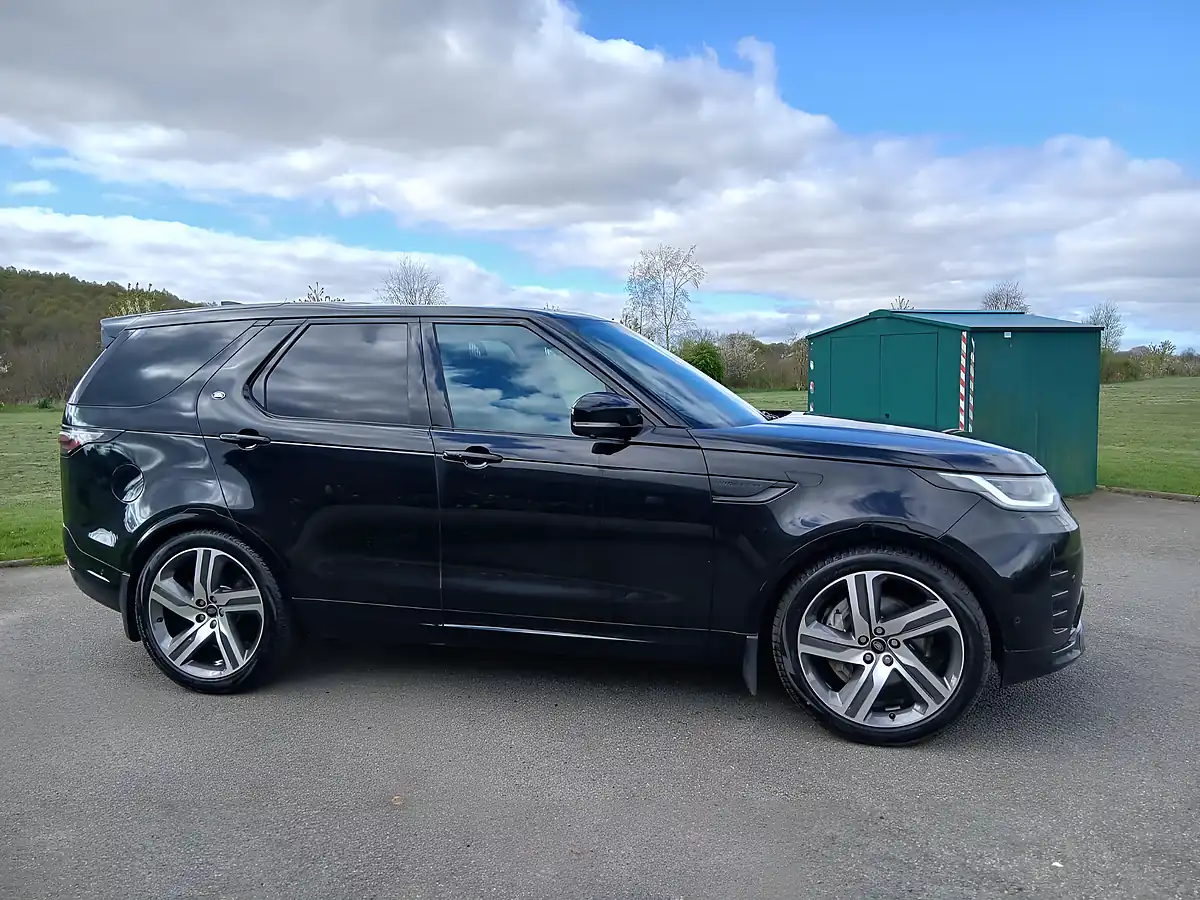 Used 2022 Land Rover Discovery R-Dynamic Hse Black - Interior and Exterior details 5