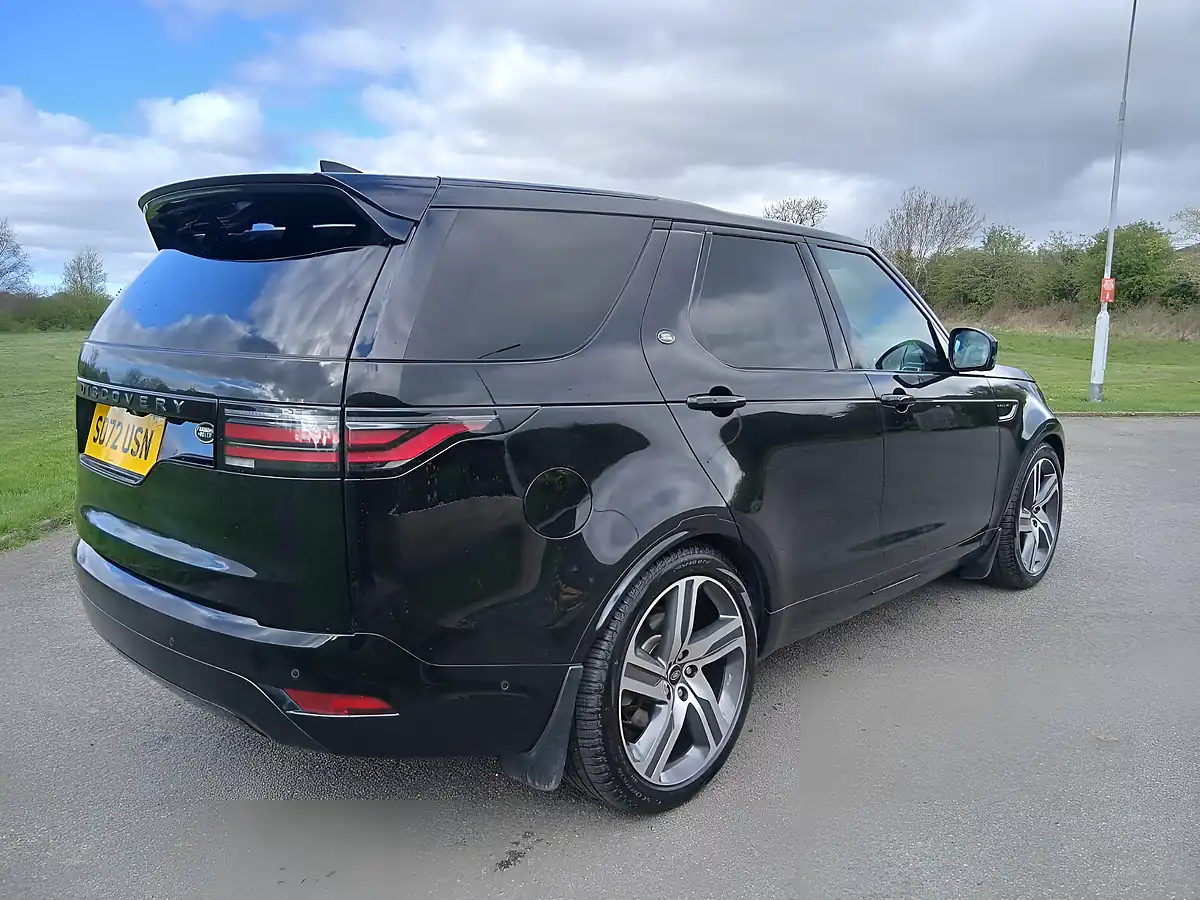 Used 2022 Land Rover Discovery R-Dynamic Hse Black - Interior and Exterior details 8