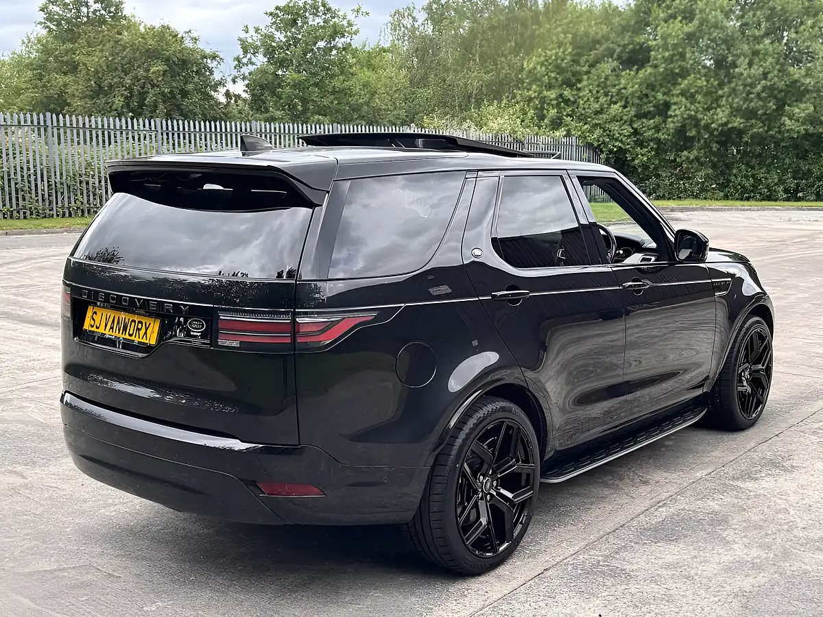 Used 2022 Land Rover Discovery R-Dynamic Hse Santorini Black Metallic - Interior and Exterior details 11