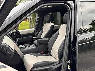 Used 2022 Land Rover Discovery R-Dynamic Hse Santorini Black Metallic - Interior and Exterior details 12