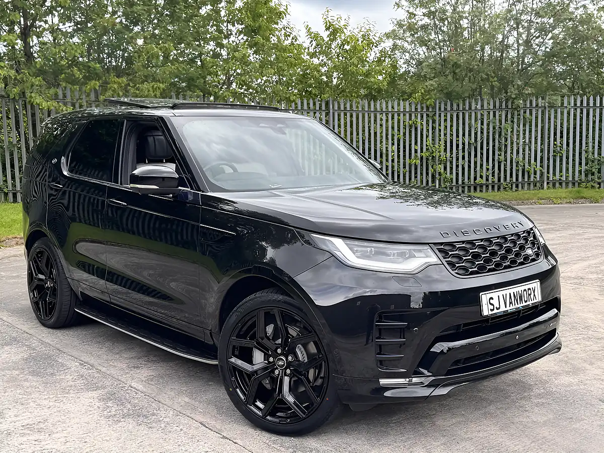 Used 2022 Land Rover Discovery R-Dynamic Hse Santorini Black Metallic - Interior and Exterior details 18