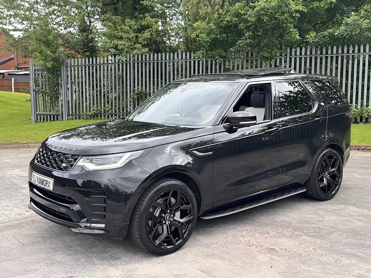 Used 2022 Land Rover Discovery R-Dynamic Hse Santorini Black Metallic - Interior and Exterior details 3