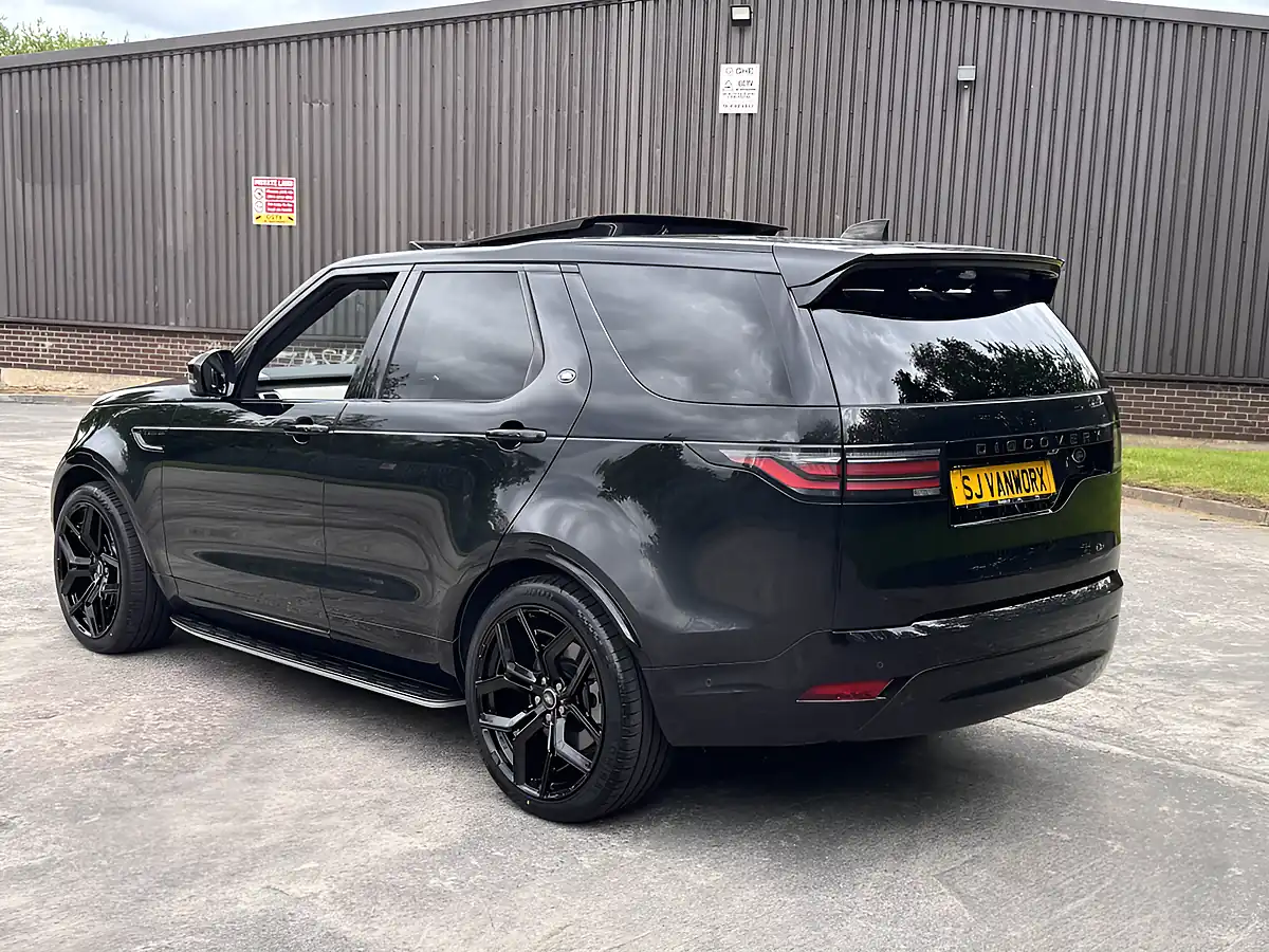 Used 2022 Land Rover Discovery R-Dynamic Hse Santorini Black Metallic - Interior and Exterior details 6