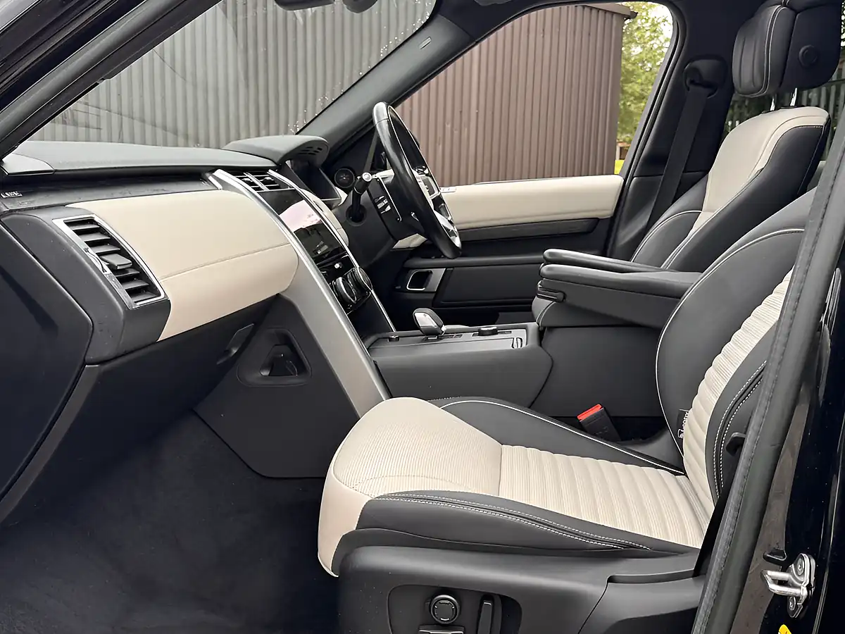 Used 2022 Land Rover Discovery R-Dynamic Hse Santorini Black Metallic - Interior and Exterior details 7