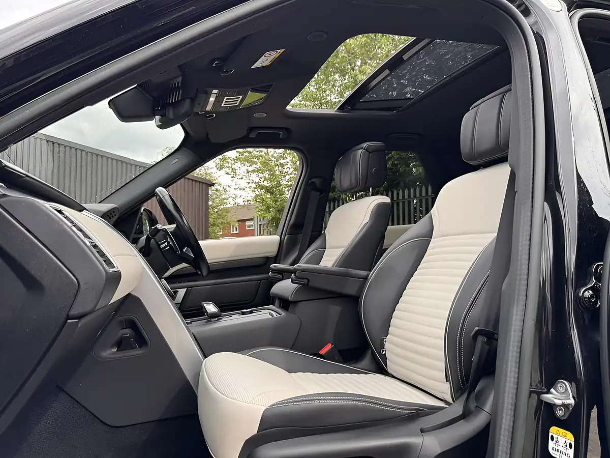 Used 2022 Land Rover Discovery R-Dynamic Hse Santorini Black Metallic - Interior and Exterior details 8