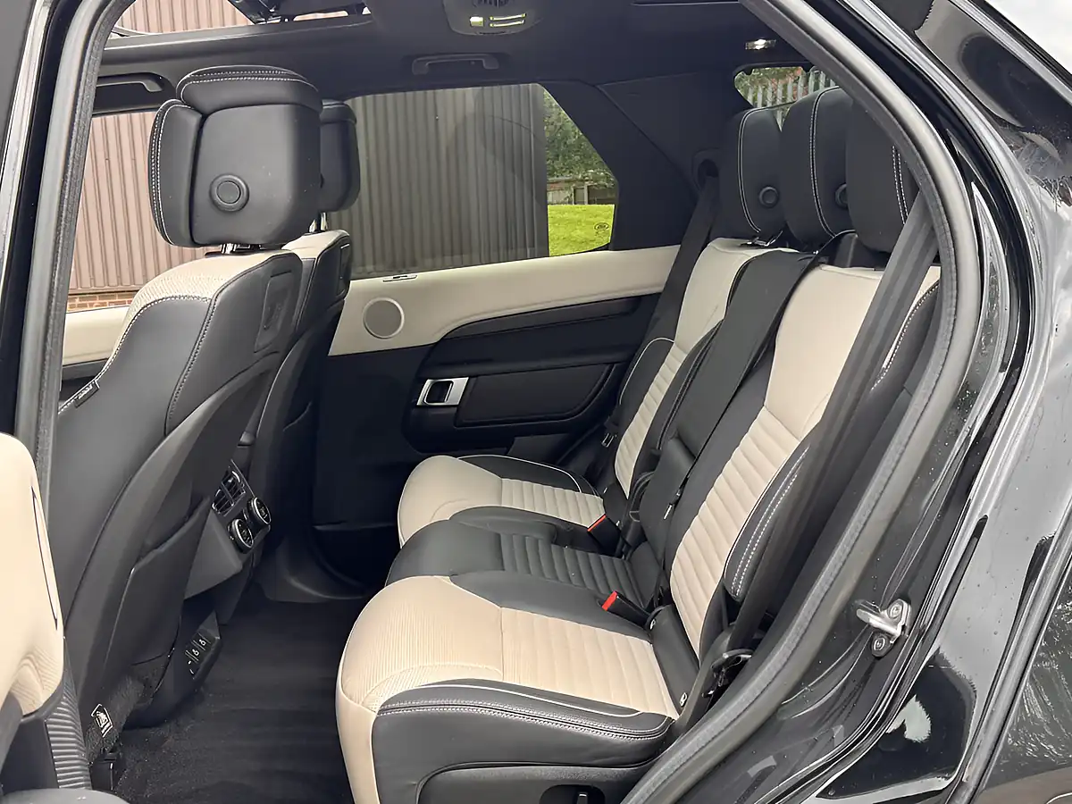 Used 2022 Land Rover Discovery R-Dynamic Hse Santorini Black Metallic - Interior and Exterior details 9