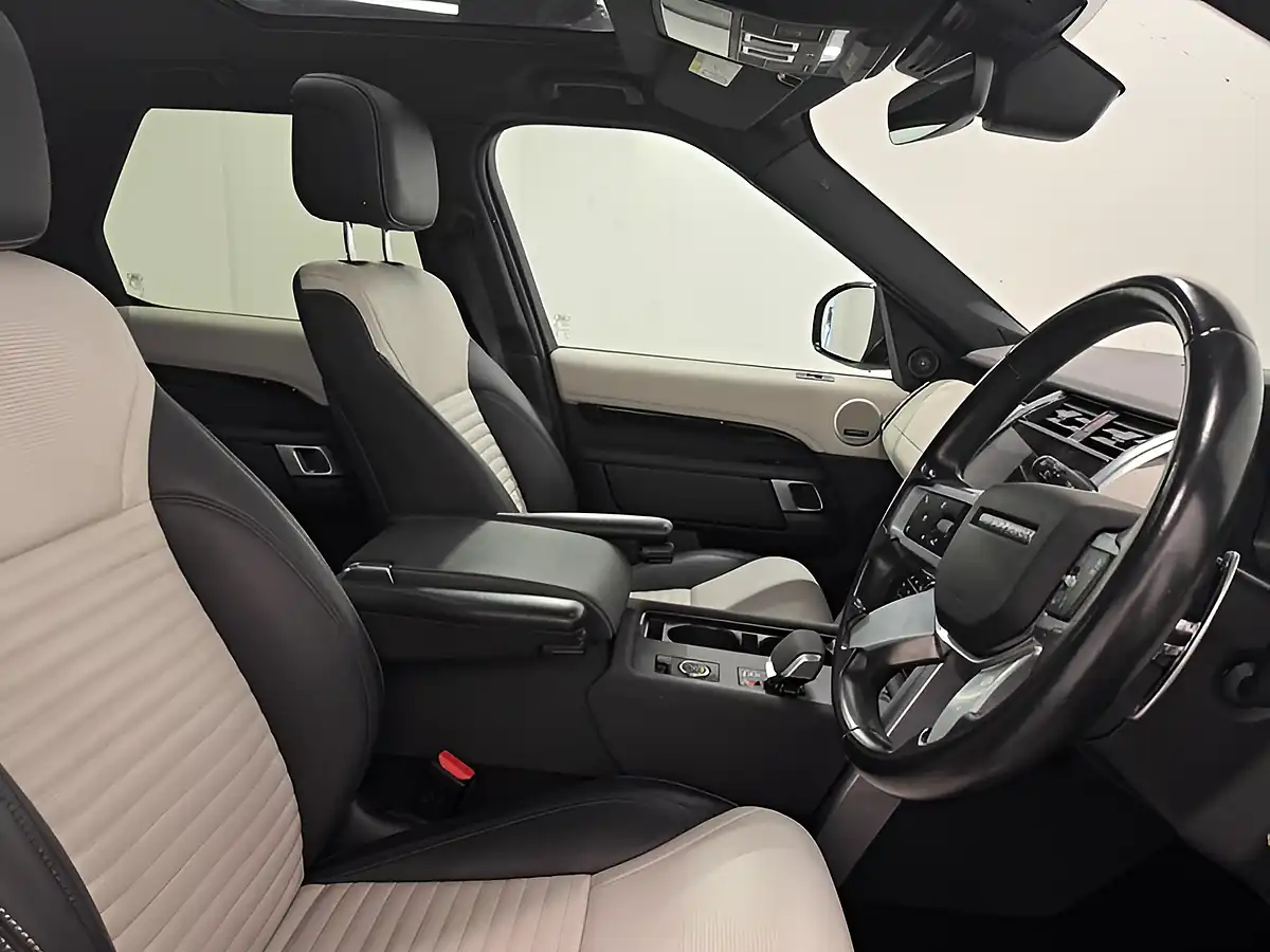 Used 2022 Land Rover Discovery R-Dynamic Se Blue - Interior and Exterior details 10