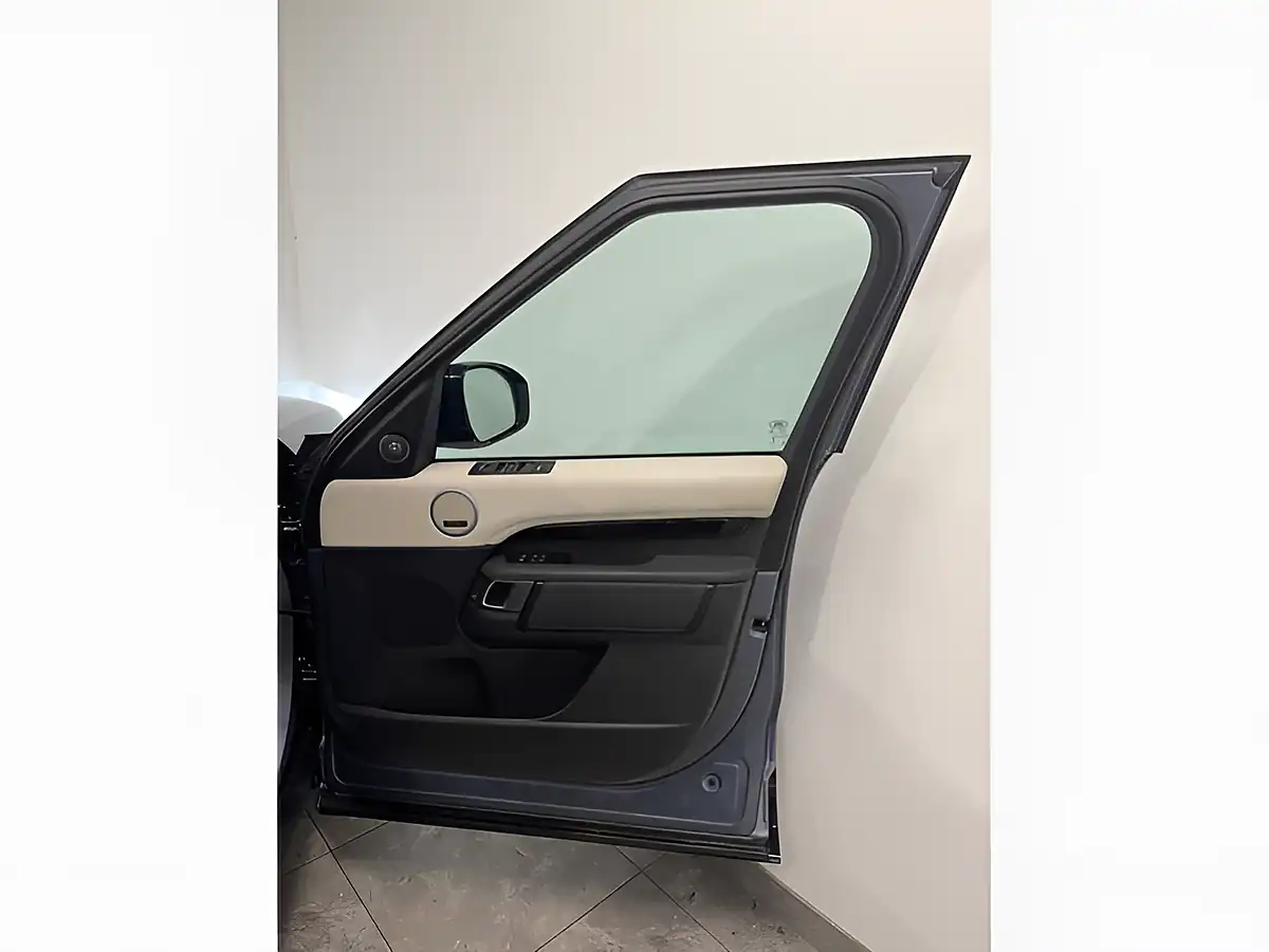Used 2022 Land Rover Discovery R-Dynamic Se Blue - Interior and Exterior details 12