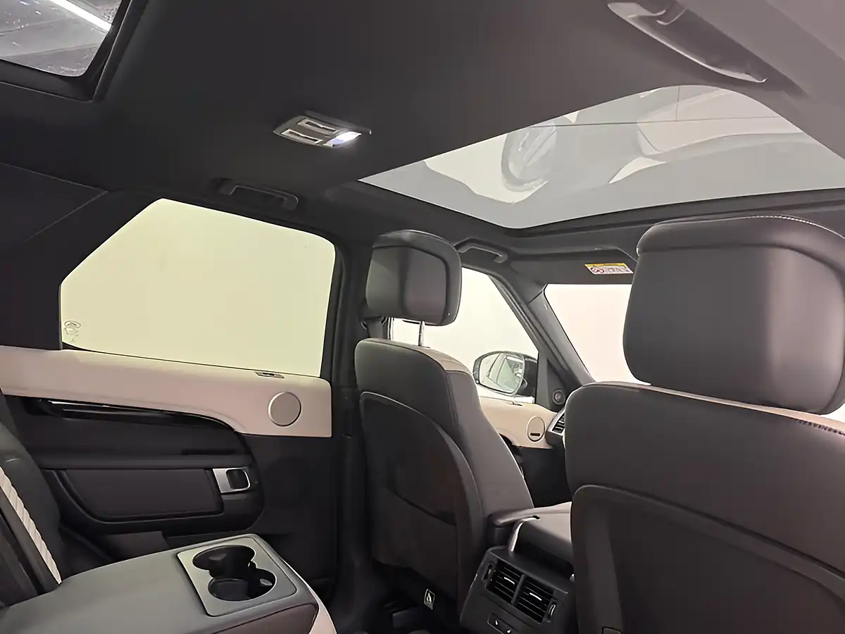 Used 2022 Land Rover Discovery R-Dynamic Se Blue - Interior and Exterior details 14