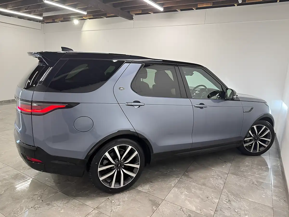 Used 2022 Land Rover Discovery R-Dynamic Se Blue - Interior and Exterior details 8