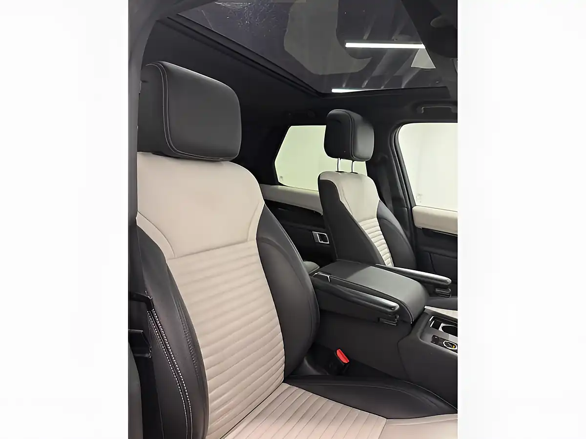 Used 2022 Land Rover Discovery R-Dynamic Se Blue - Interior and Exterior details 9