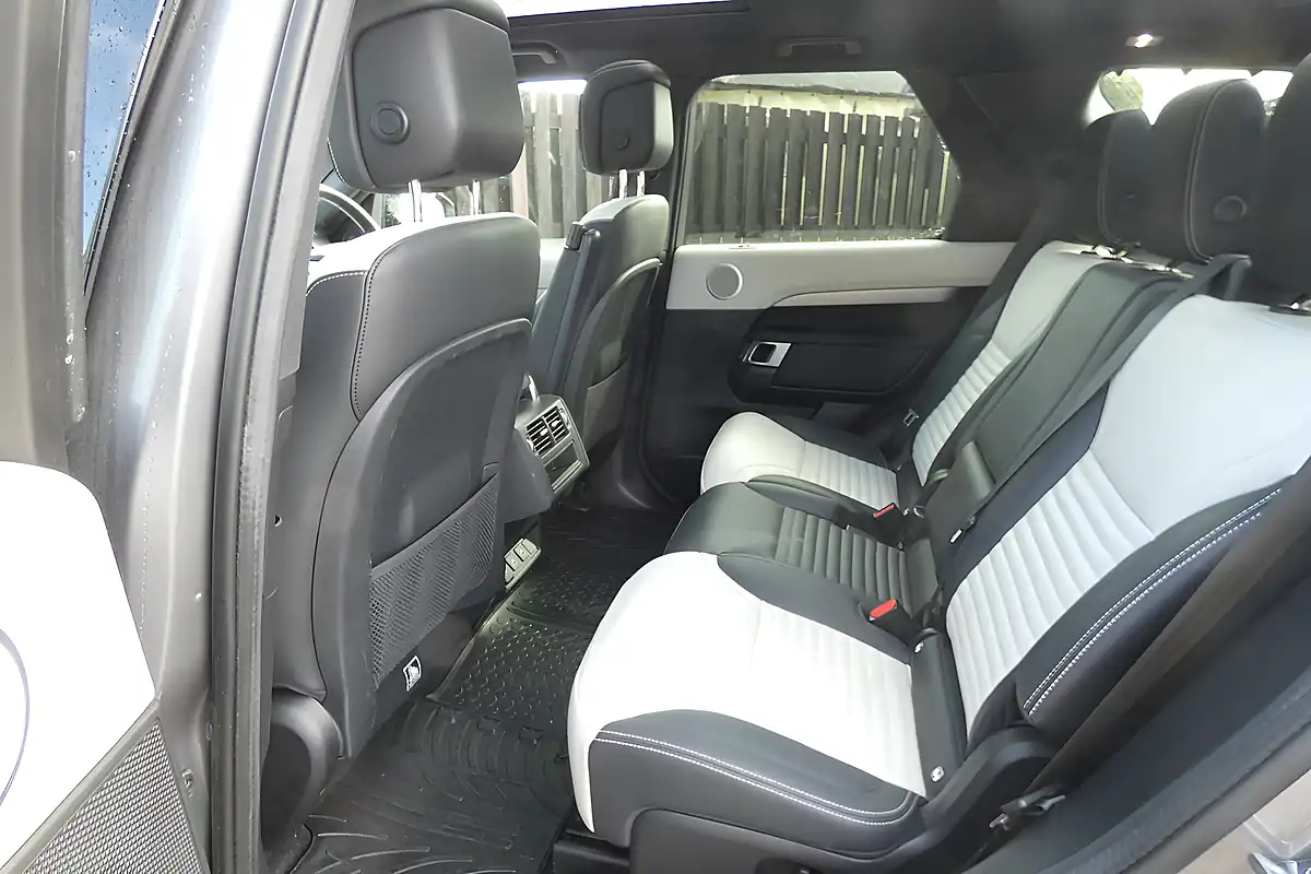 Used 2022 Land Rover Discovery R-Dynamic Se Grey - Interior and Exterior details 12