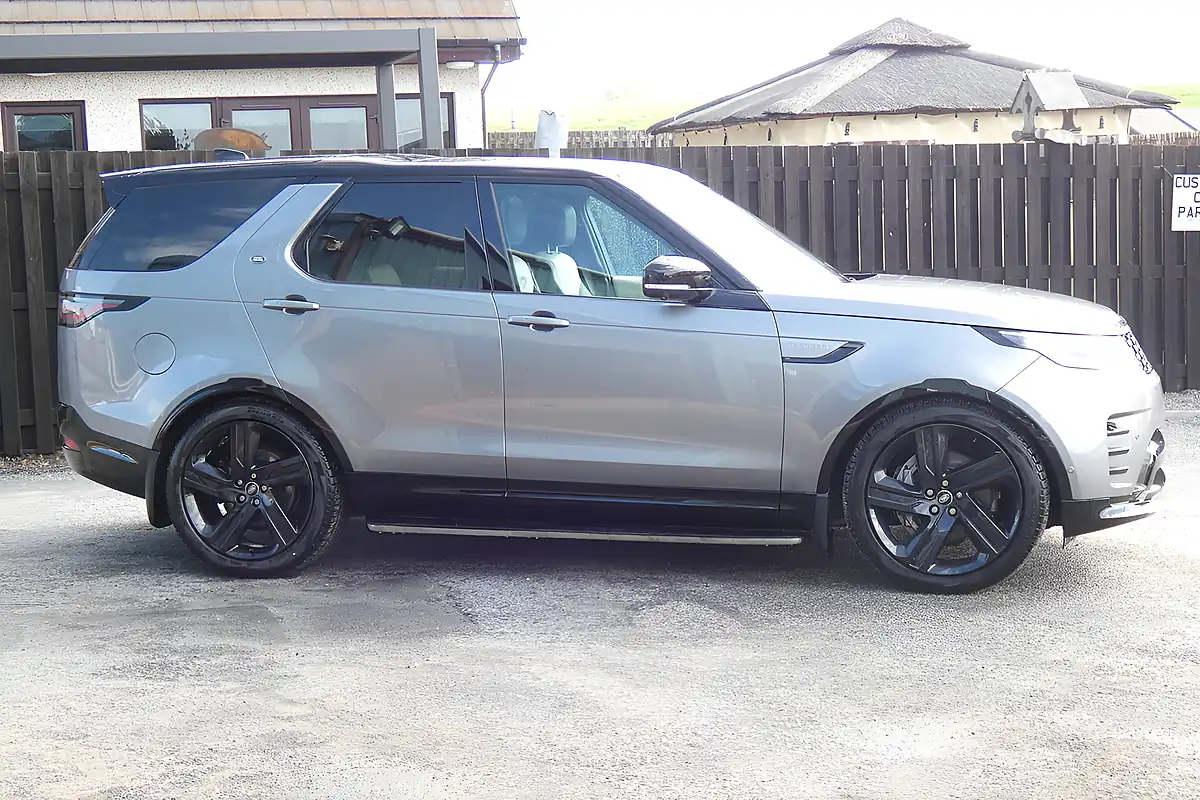 Used 2022 Land Rover Discovery R-Dynamic Se Grey - Interior and Exterior details 2