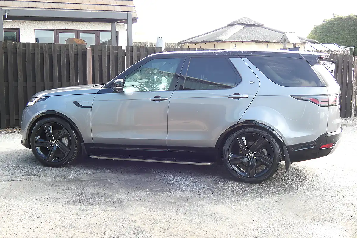 Used 2022 Land Rover Discovery R-Dynamic Se Grey - Interior and Exterior details 5