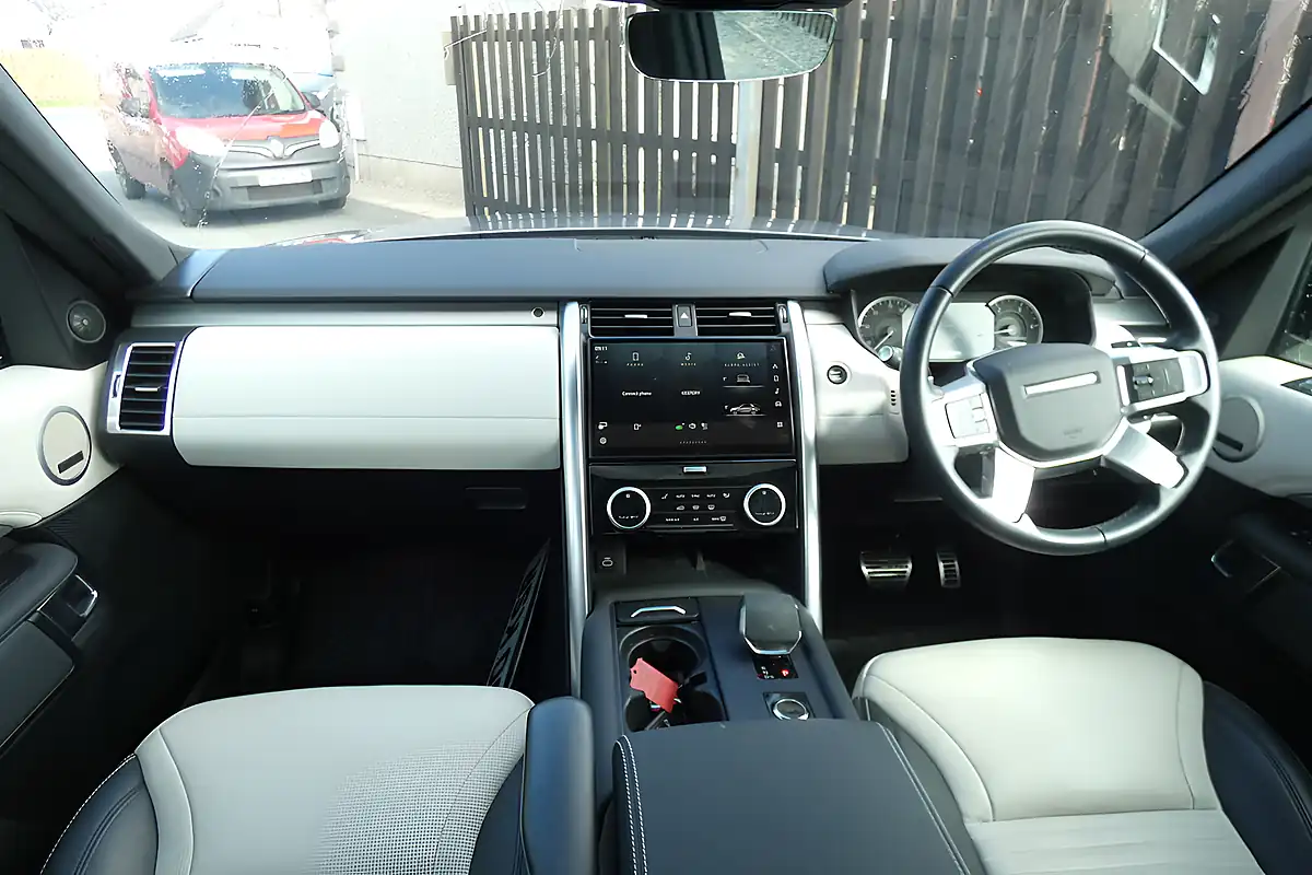 Used 2022 Land Rover Discovery R-Dynamic Se Grey - Interior and Exterior details 8