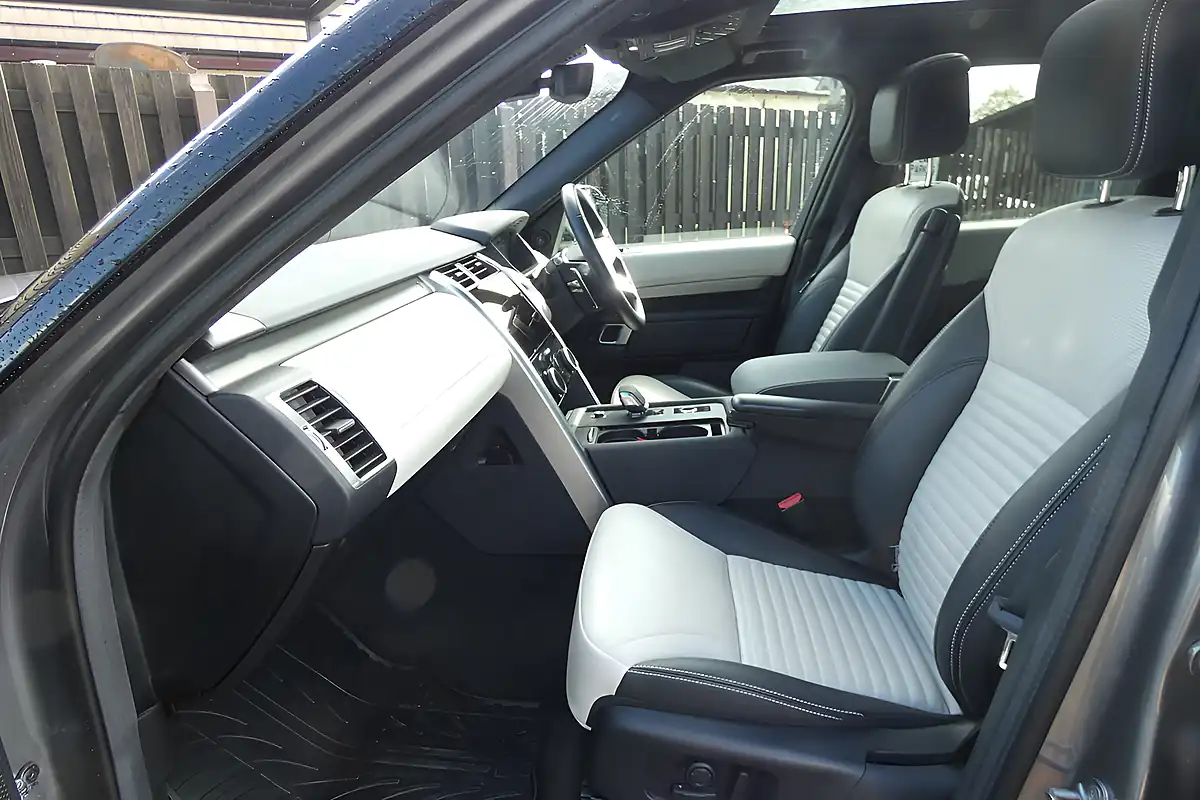 Used 2022 Land Rover Discovery R-Dynamic Se Grey - Interior and Exterior details 9
