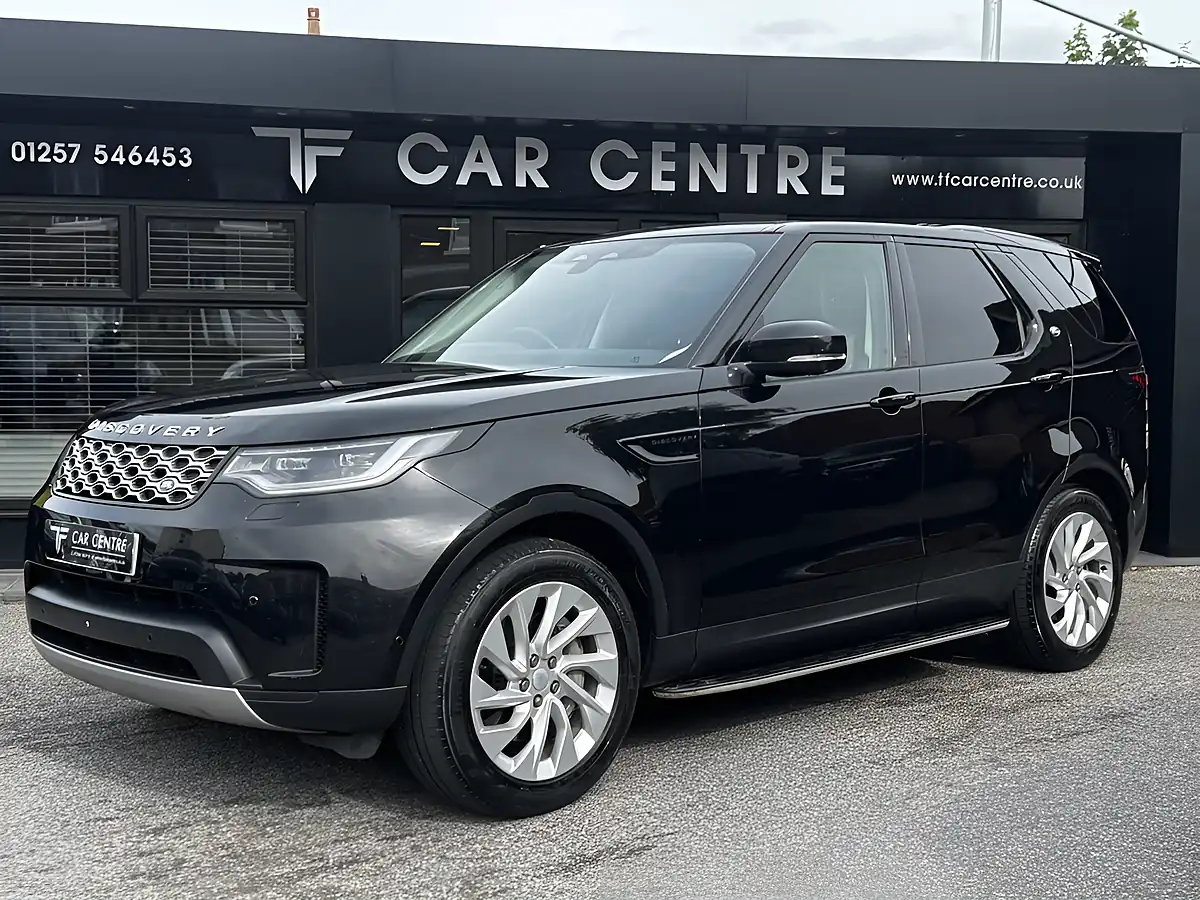 Used 2022 Land Rover Discovery S Black - Front View