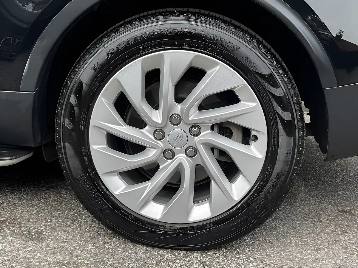 Used 2022 Land Rover Discovery S Black - Interior and Exterior details 12