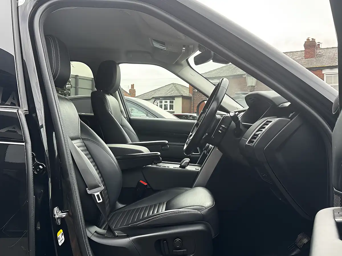 Used 2022 Land Rover Discovery S Black - Interior and Exterior details 13