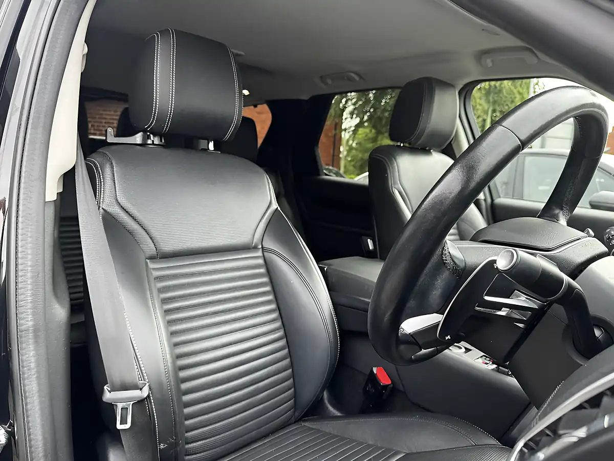 Used 2022 Land Rover Discovery S Black - Interior and Exterior details 14