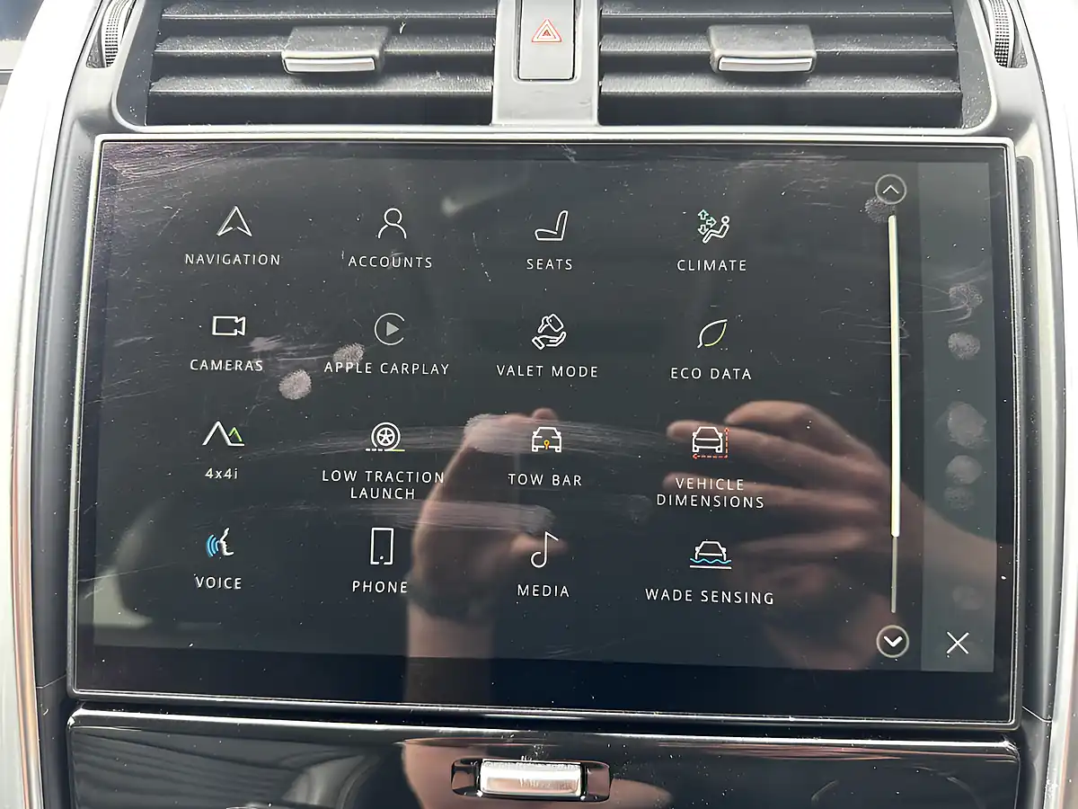 Used 2022 Land Rover Discovery S Black - Interior and Exterior details 17
