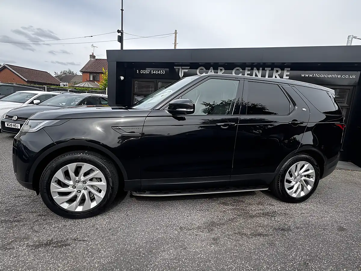 Used 2022 Land Rover Discovery S Black - Interior and Exterior details 3