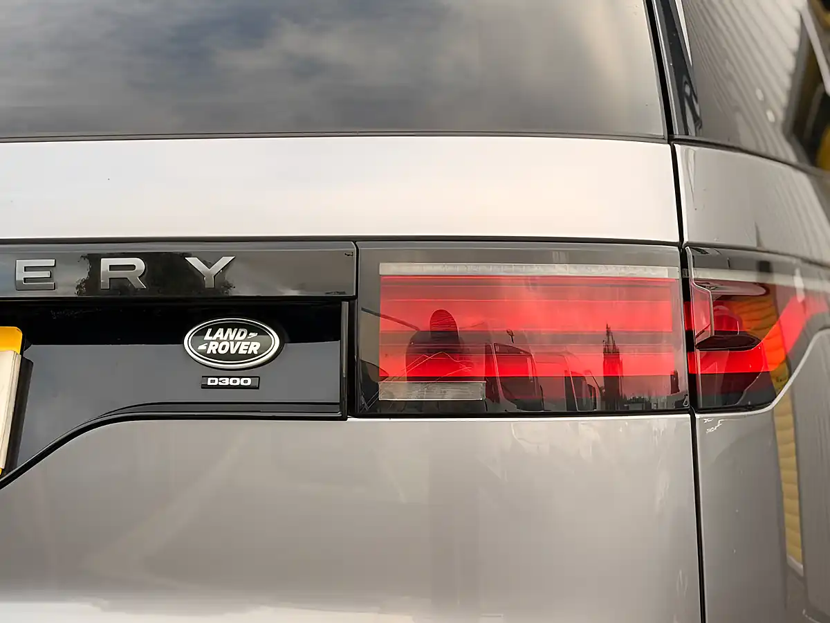 Used 2022 Land Rover Discovery S Grey - Interior and Exterior details 17