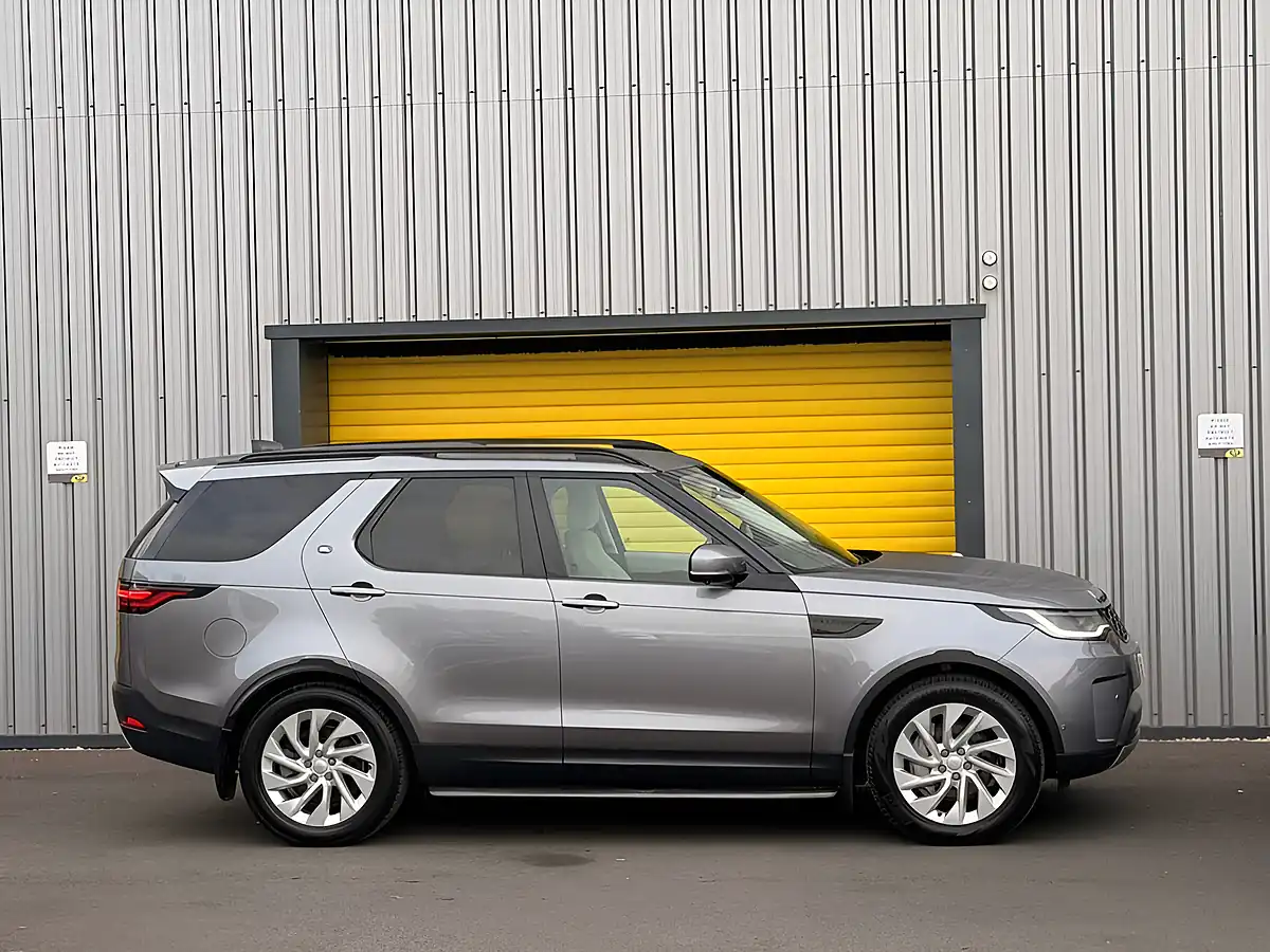 Used 2022 Land Rover Discovery S Grey - Interior and Exterior details 6