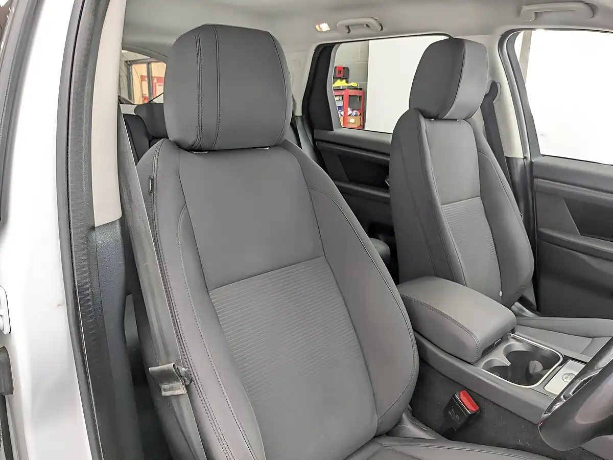 Used 2022 Land Rover Discovery Sport Fuji White - Interior and Exterior details 20