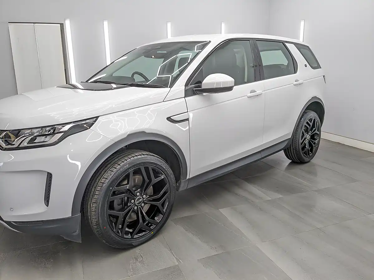 Used 2022 Land Rover Discovery Sport Fuji White - Interior and Exterior details 3