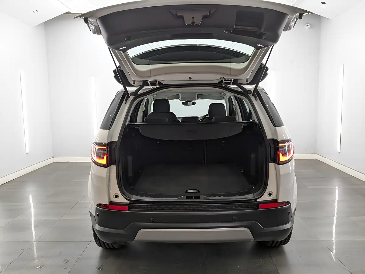 Used 2022 Land Rover Discovery Sport Fuji White - Interior and Exterior details 9
