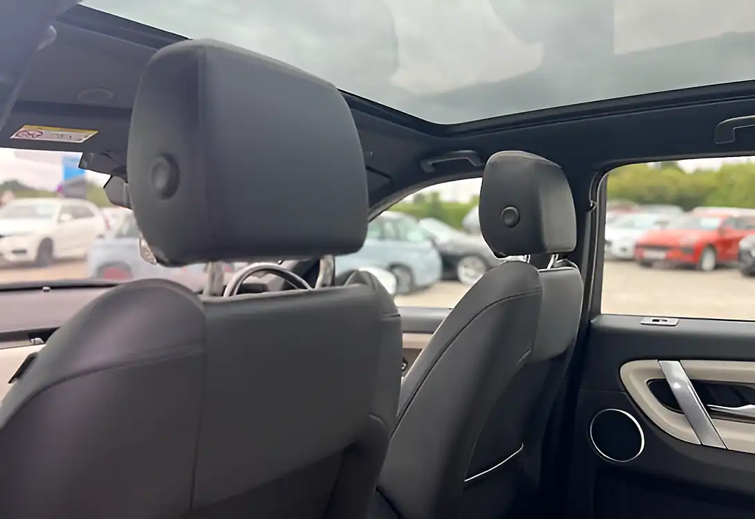 Used 2022 Land Rover Discovery Sport Urban Edition Portofino Blue - Interior and Exterior details 16