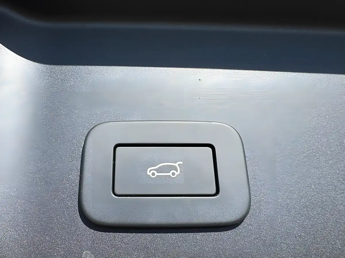 Used 2022 Land Rover Range Rover Evoque Edition Firenze Red - Interior and Exterior details 20