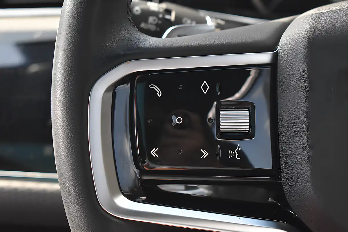 Used 2022 Land Rover Range Rover Evoque Edition Fuji White - Interior and Exterior details 17