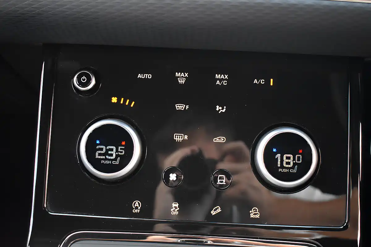Used 2022 Land Rover Range Rover Evoque Edition Fuji White - Interior and Exterior details 19