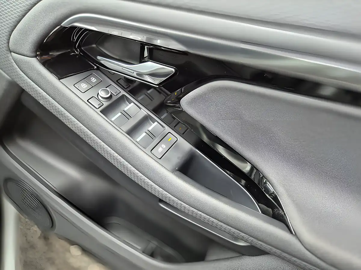 Used 2022 Land Rover Range Rover Evoque Fuji White - Interior and Exterior details 10